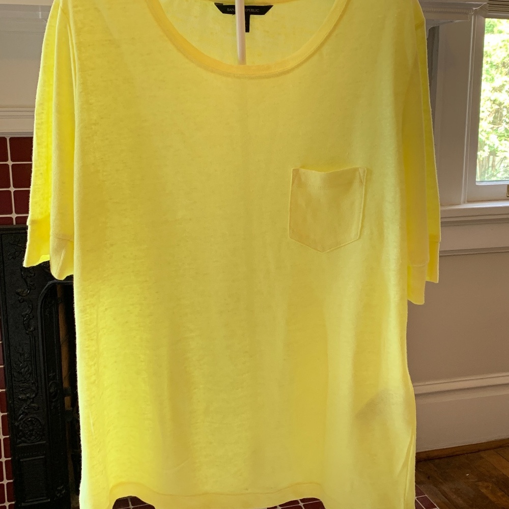 Banana republic‎ linen ss crew. NWOT. Never worn